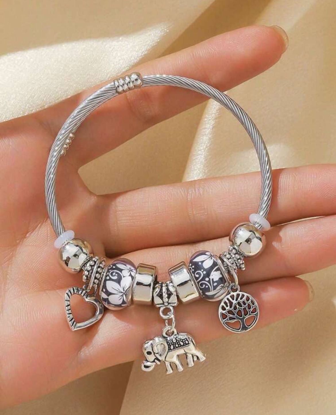 Pulseira Prata Feminina Com Berloques