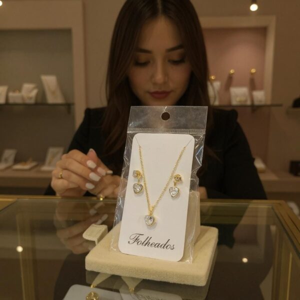 Conjunto Feminino de Colar + Brincos Coração Dourado - Imagem 4