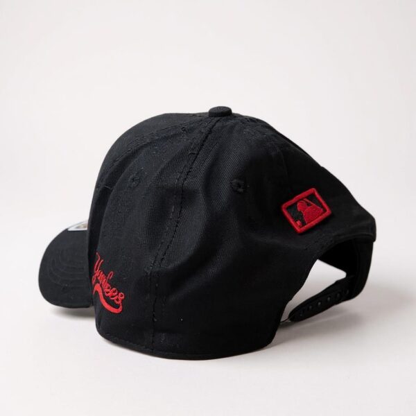 Boné new era Frente Americana Preto Com Vermelho - Imagem 3